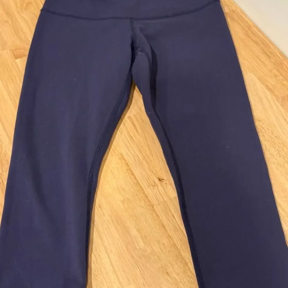 Lululemon Reversible Crop Leggings Size 6 Black Navy Yoga Pants Reversible